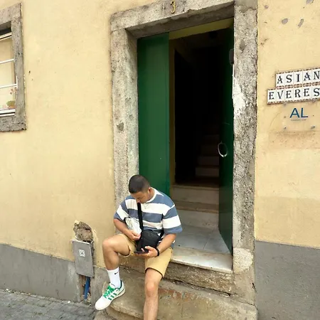 Asian Everest House Vandrarhem *