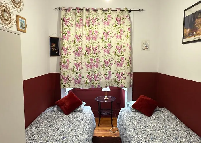 Asian Everest House Hostal *