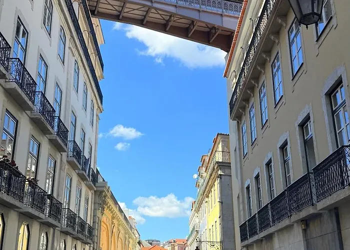 Asian Everest House Hostal *