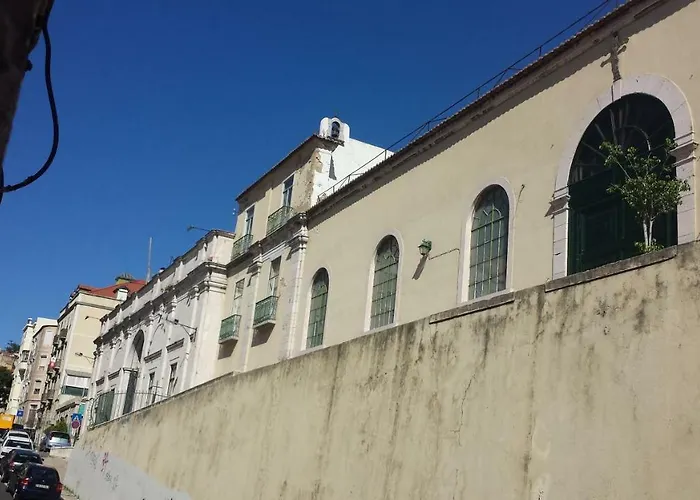 Asian Everest House Hostal