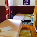 Asian Everest House Hostal *